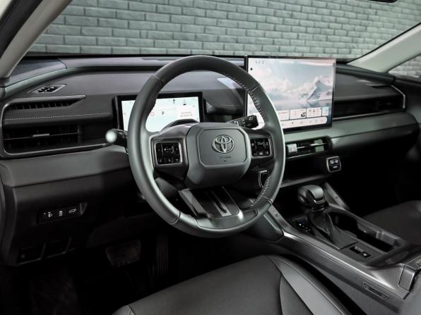 Toyota RAV4 VI (XA60) с пробегом 2025 года, цена 4 490 000 рублей, 33 км, внедорожник, Автокод Объявления