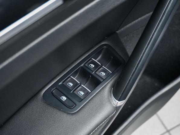Volkswagen Golf R VII Рестайлинг с пробегом 2019 года, цена 3 550 000 рублей, 151744 км, хэтчбек, Автокод Объявления