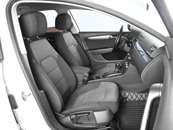 Volkswagen Passat B7 с пробегом 2012 года, цена 979 000 рублей, 164168 км, седан, Автокод Объявления