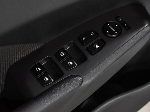 Hyundai Solaris II с пробегом 2019 года, цена 999 000 рублей, 247315 км, седан, Автокод Объявления