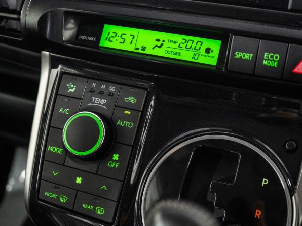 Toyota Wish II Рестайлинг с пробегом 2014 года, цена 1 370 000 рублей, 109900 км, минивэн, Автокод Объявления