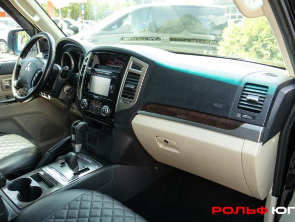 Mitsubishi Pajero IV Рестайлинг 2 с пробегом 2017 года, цена 2 798 000 рублей, 129254 км, внедорожник, Автокод Объявления