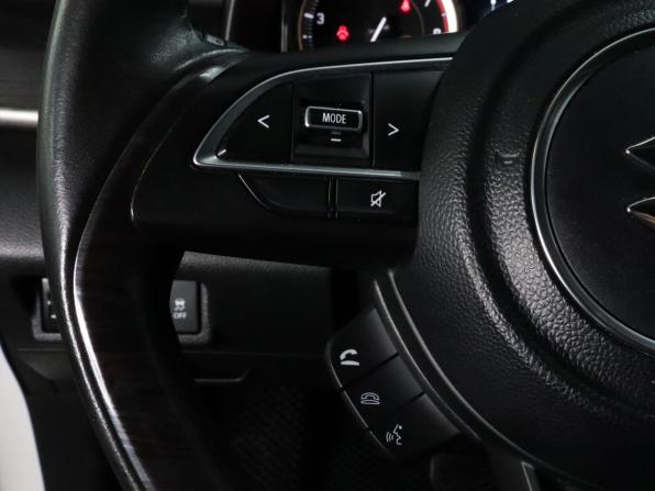 Suzuki Ertiga II с пробегом 2022 года, цена 2 090 000 рублей, 59620 км, компактвэн, Автокод Объявления