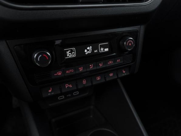 Volkswagen Polo VI с пробегом 2022 года, цена 1 945 000 рублей, 32930 км, лифтбек, Автокод Объявления