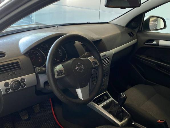Opel Astra H Рестайлинг с пробегом 2012 года, цена 535 000 рублей, 177212 км, седан, Автокод Объявления