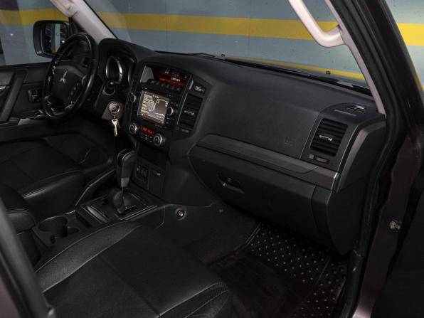 Mitsubishi Pajero IV Рестайлинг 1 с пробегом 2014 года, цена 2 350 000 рублей, 245871 км, внедорожник, Автокод Объявления
