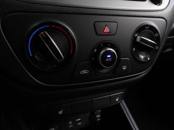 Hyundai Solaris II с пробегом 2018 года, цена 1 274 000 рублей, 116549 км, седан, Автокод Объявления