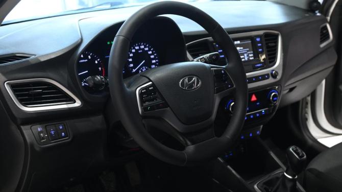 Hyundai Solaris II с пробегом 2017 года, цена 965 000 рублей, 133636 км, седан, Автокод Объявления