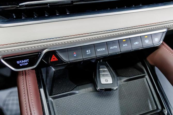 Geely Monjaro I с пробегом 2022 года, цена 3 238 000 рублей, 10046 км, внедорожник, Автокод Объявления