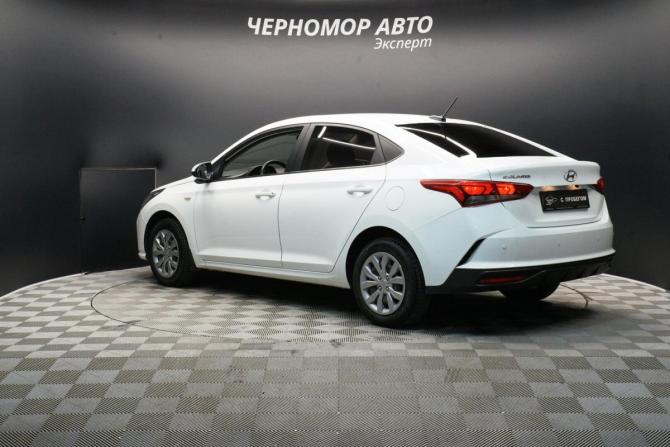 Hyundai Solaris II Рестайлинг с пробегом 2021 года, цена 1 365 000 рублей, 180000 км, седан, Автокод Объявления