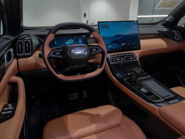 Geely Atlas II с пробегом 2026 года, цена 3 300 000 рублей, 18 км, внедорожник, Автокод Объявления