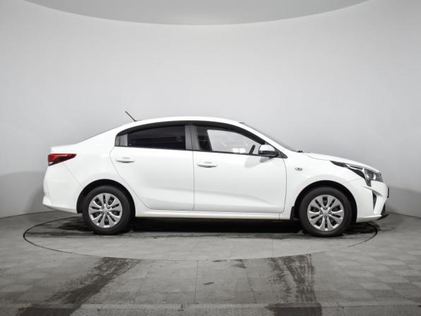 Kia Rio IV Рестайлинг с пробегом 2020 года, цена 1 590 000 рублей, 57440 км, седан, Автокод Объявления
