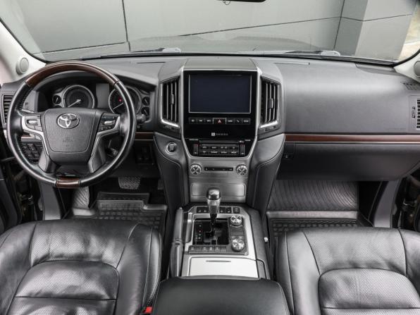 Toyota Land Cruiser 200 Series Рестайлинг 2 с пробегом 2018 года, цена 6 650 000 рублей, 162091 км, внедорожник, Автокод Объявления
