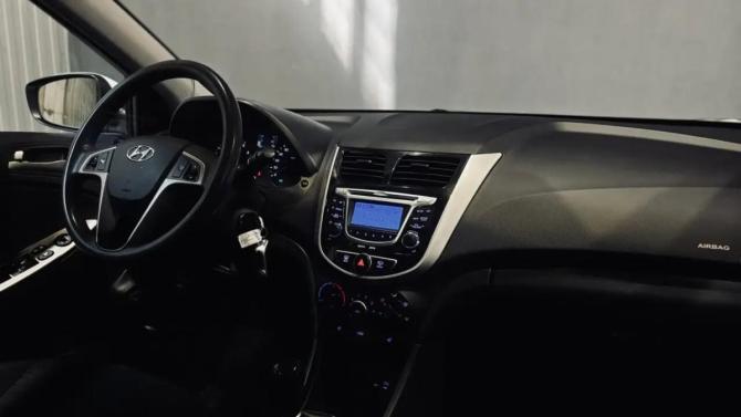Hyundai Solaris I Рестайлинг с пробегом 2015 года, цена 903 000 рублей, 128000 км, седан, Автокод Объявления