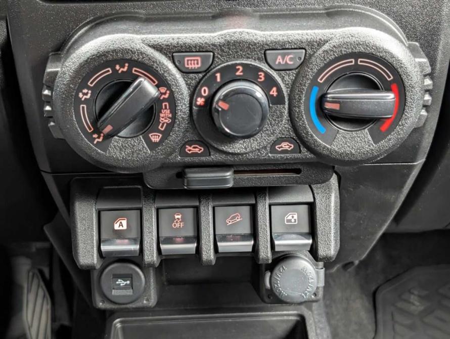 Suzuki Jimny IV Москва  - изображение 12