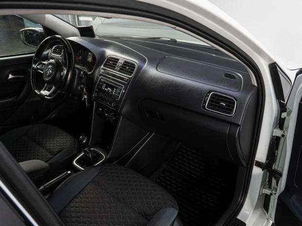 Volkswagen Polo V Рестайлинг с пробегом 2020 года, цена 1 575 000 рублей, 76249 км, седан, Автокод Объявления
