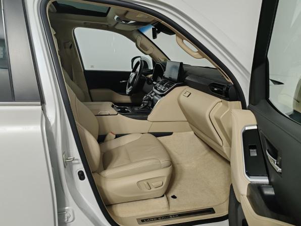 Toyota Land Cruiser 300 Series с пробегом 2022 года, цена 9 999 000 рублей, 45930 км, внедорожник, Автокод Объявления