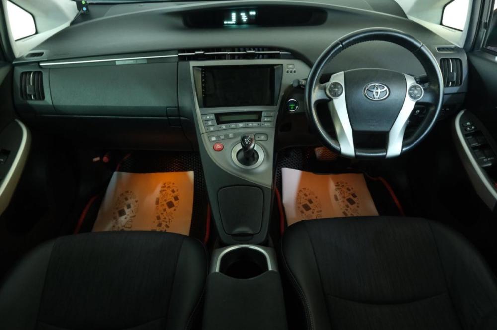 Toyota Prius III Рестайлинг (XW30) Омск  - изображение 14