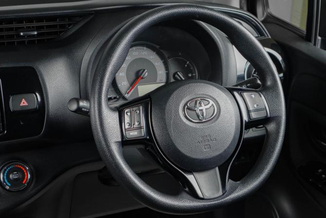 Toyota Vitz III (XP130) Рестайлинг 2 с пробегом 2017 года, цена 1 299 000 рублей, 107297 км, хэтчбек, Автокод Объявления