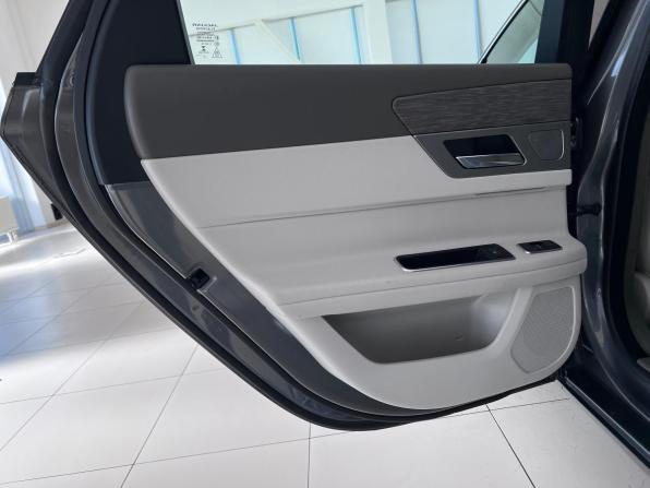 Jaguar XF II с пробегом 2017 года, цена 2 230 000 рублей, 95194 км, седан, Автокод Объявления