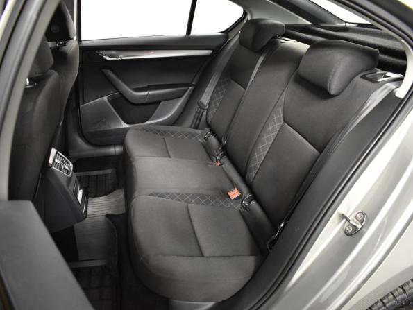 Skoda Octavia III (A7) Рестайлинг с пробегом 2019 года, цена 1 415 200 рублей, 210244 км, лифтбек, Автокод Объявления
