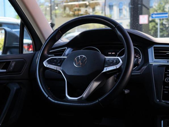 Volkswagen Tiguan II Рестайлинг с пробегом 2021 года, цена 2 899 000 рублей, 77171 км, внедорожник, Автокод Объявления