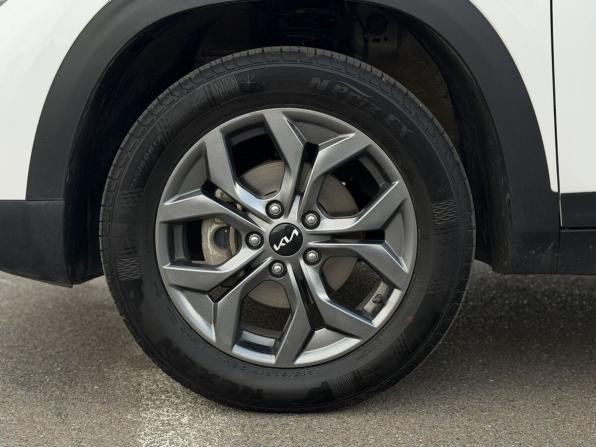 Kia Seltos I Рестайлинг с пробегом 2024 года, цена 2 150 000 рублей, 29306 км, внедорожник, Автокод Объявления