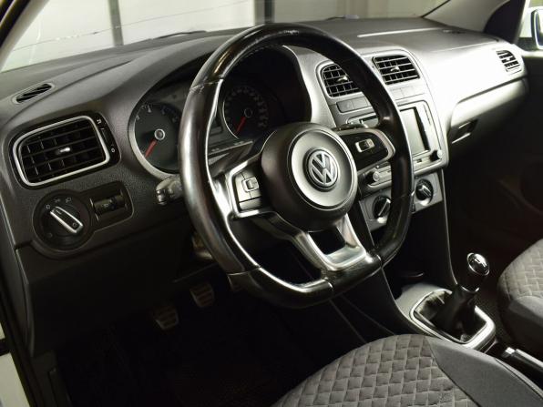 Volkswagen Polo V Рестайлинг с пробегом 2018 года, цена 849 999 рублей, 201591 км, седан, Автокод Объявления