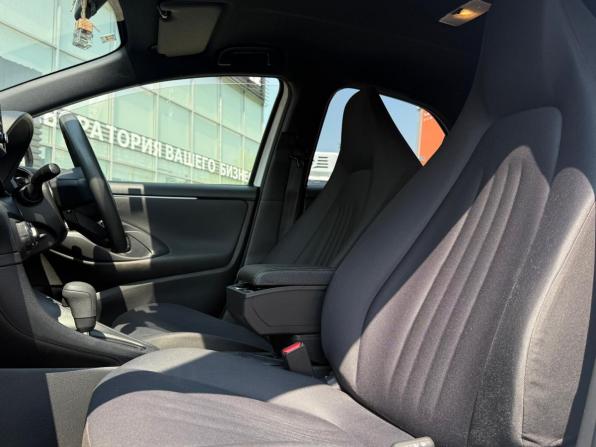 Toyota Yaris IV с пробегом 2021 года, цена 1 199 000 рублей, 31475 км, хэтчбек, Автокод Объявления