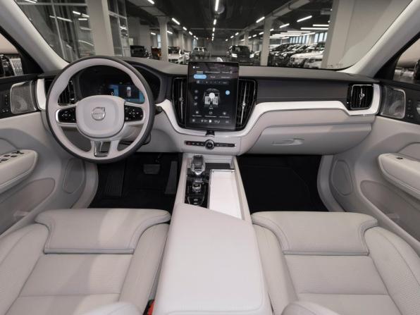 Volvo XC60 II Рестайлинг 2 с пробегом 2026 года, цена 8 100 000 рублей, 50 км, внедорожник, Автокод Объявления