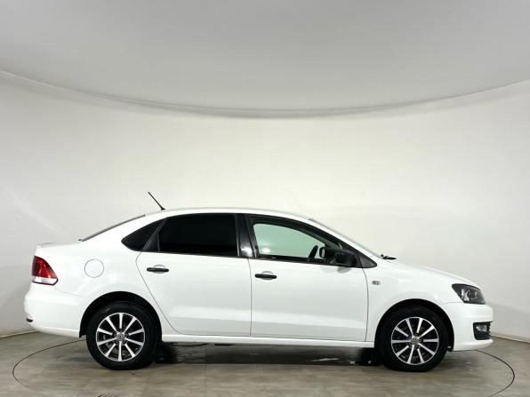 Volkswagen Polo V Рестайлинг с пробегом 2016 года, цена 1 079 000 рублей, 101414 км, седан, Автокод Объявления