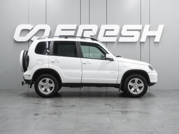 Chevrolet Niva I Рестайлинг с пробегом 2018 года, цена 899 000 рублей, 91454 км, внедорожник, Автокод Объявления