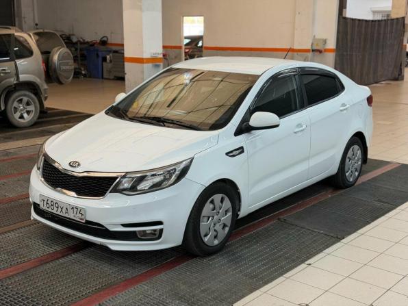Kia Rio III Рестайлинг с пробегом 2015 года, цена 999 000 рублей, 180260 км, седан, Автокод Объявления