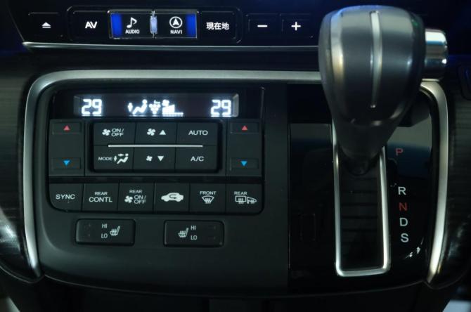 Honda Stepwgn V с пробегом 2016 года, цена 2 049 000 рублей, 97150 км, минивэн, Автокод Объявления