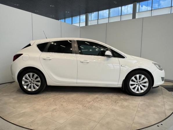 Opel Astra J с пробегом 2011 года, цена 680 000 рублей, 102004 км, хэтчбек, Автокод Объявления