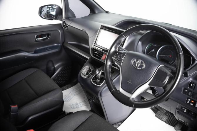 Toyota Voxy III (R80) с пробегом 2014 года, цена 1 799 000 рублей, 149256 км, минивэн, Автокод Объявления