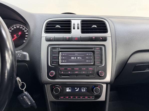 Volkswagen Polo V Рестайлинг с пробегом 2015 года, цена 890 000 рублей, 100860 км, седан, Автокод Объявления
