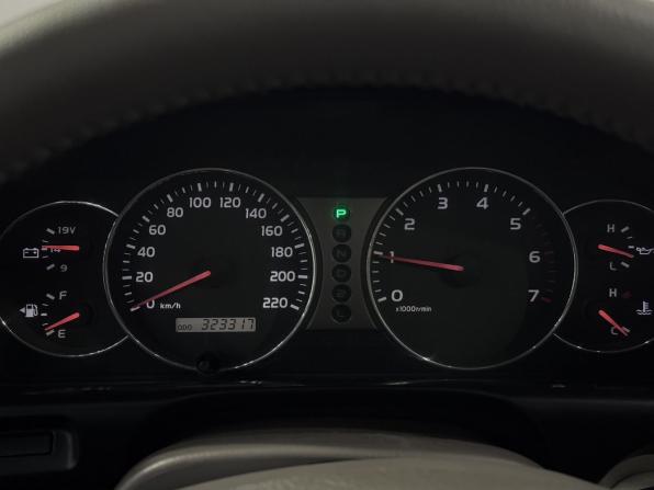 Toyota Land Cruiser 100 Series Рестайлинг 1 с пробегом 2004 года, цена 1 680 000 рублей, 323188 км, внедорожник, Автокод Объявления