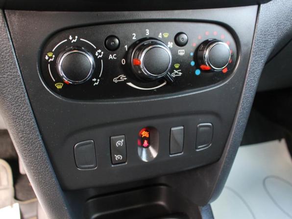 Renault Sandero II с пробегом 2015 года, цена 946 000 рублей, 99720 км, хэтчбек, Автокод Объявления