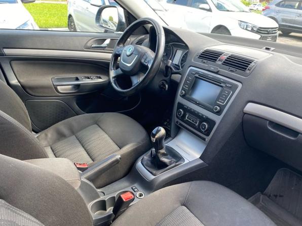 Skoda Octavia II (A5) Рестайлинг с пробегом 2011 года, цена 750 000 рублей, 253377 км, лифтбек, Автокод Объявления