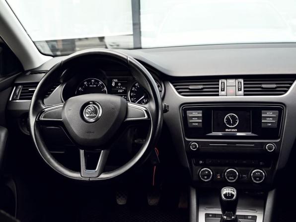 Skoda Octavia III (A7) с пробегом 2017 года, цена 1 599 000 рублей, 61776 км, лифтбек, Автокод Объявления