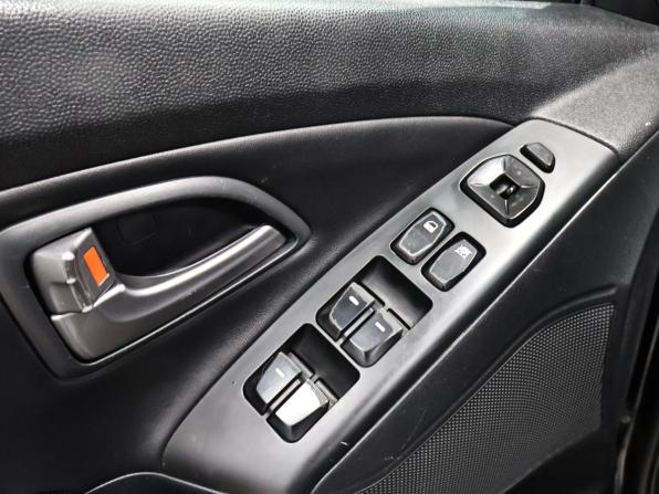 Hyundai ix35 I Рестайлинг с пробегом 2015 года, цена 1 130 000 рублей, 211000 км, внедорожник, Автокод Объявления