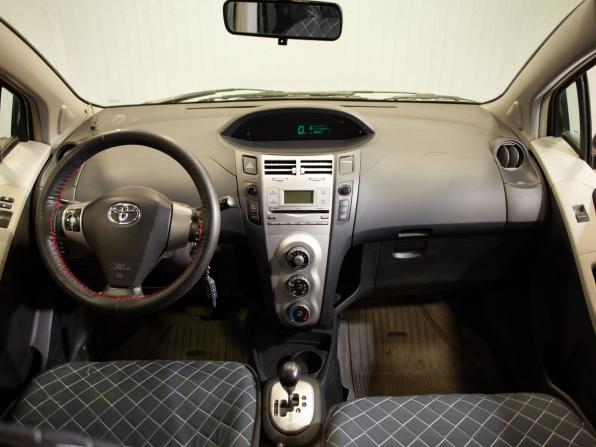 Toyota Yaris II с пробегом 2006 года, цена 450 000 рублей, 306857 км, хэтчбек, Автокод Объявления