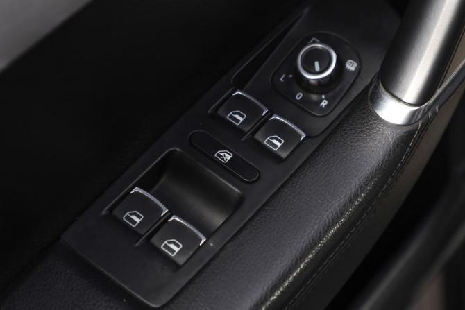 Volkswagen Passat B7 с пробегом 2011 года, цена 1 129 000 рублей, 200000 км, седан, Автокод Объявления