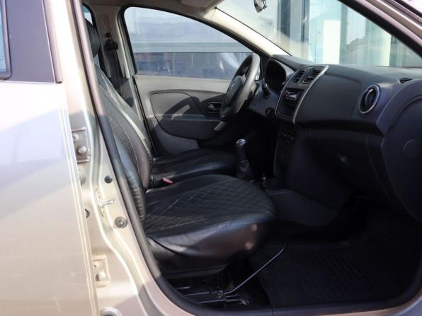 Renault Logan II с пробегом 2015 года, цена 369 000 рублей, 191000 км, седан, Автокод Объявления