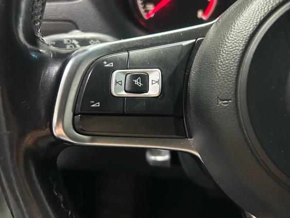 Volkswagen Polo V Рестайлинг с пробегом 2018 года, цена 999 000 рублей, 189904 км, седан, Автокод Объявления