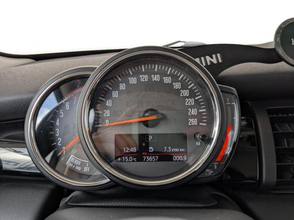 Mini Hatch III (F55/F56) Рестайлинг с пробегом 2018 года, цена 1 850 000 рублей, 73652 км, хэтчбек, Автокод Объявления