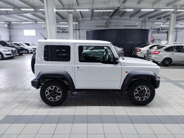Suzuki Jimny IV с пробегом 2022 года, цена 2 550 000 рублей, 21862 км, внедорожник, Автокод Объявления