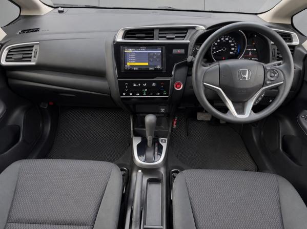 Honda Fit III Рестайлинг с пробегом 2019 года, цена 1 175 000 рублей, 82000 км, хэтчбек, Автокод Объявления