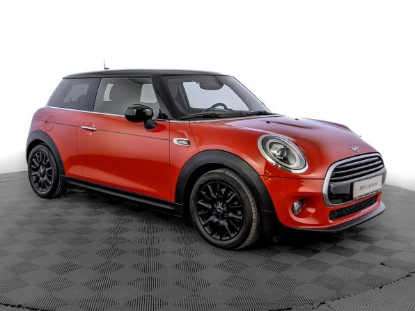 Mini Hatch III (F55/F56) Рестайлинг с пробегом 2021 года, цена 2 550 000 рублей, 66313 км, хэтчбек, Автокод Объявления
